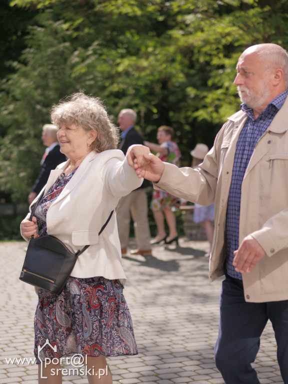 Po Mszy św. zatańczyli poloneza