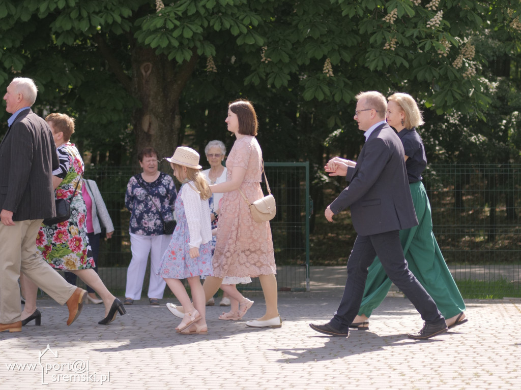 Po Mszy św. zatańczyli poloneza