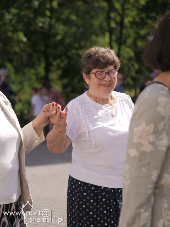Po Mszy św. zatańczyli poloneza