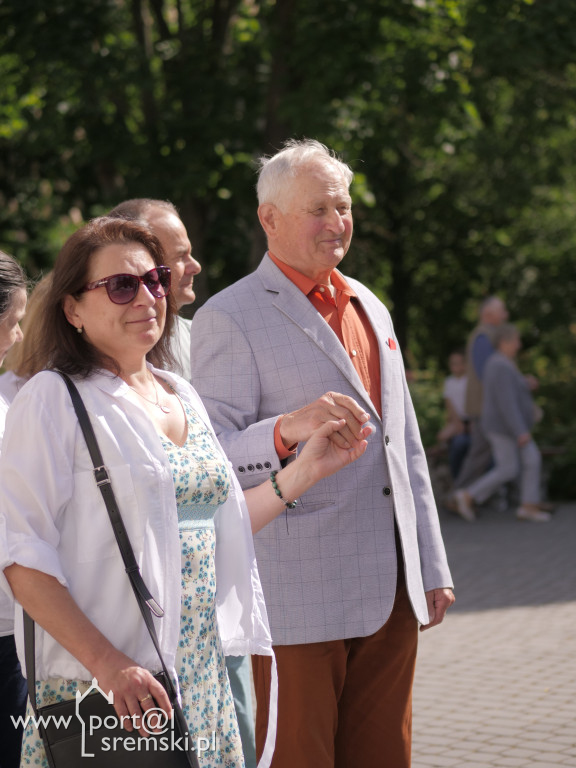 Po Mszy św. zatańczyli poloneza