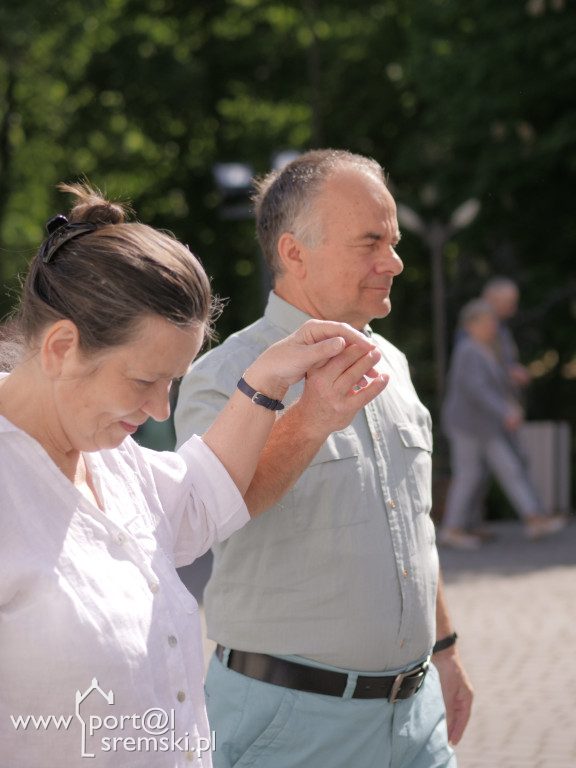 Po Mszy św. zatańczyli poloneza