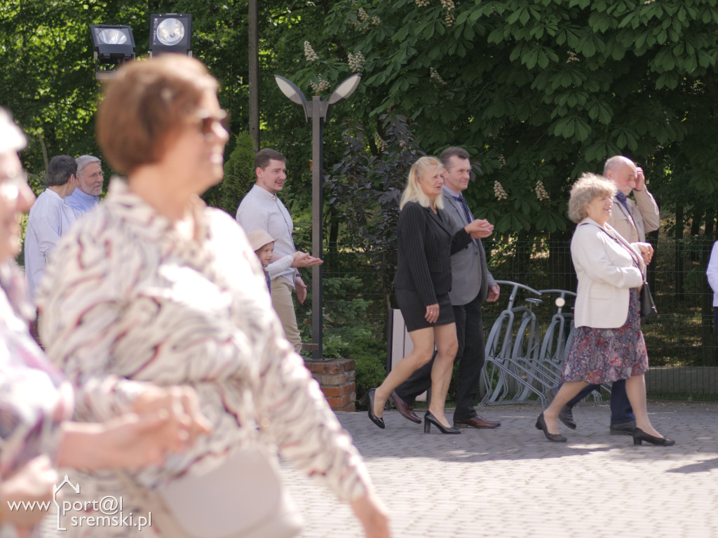 Po Mszy św. zatańczyli poloneza