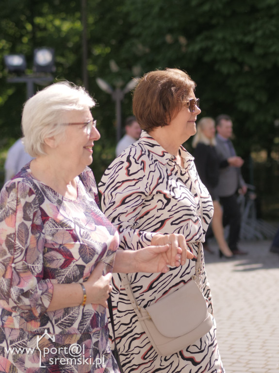 Po Mszy św. zatańczyli poloneza