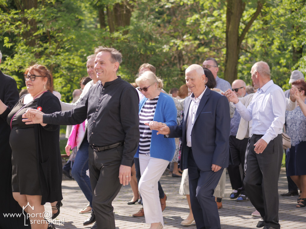 Po Mszy św. zatańczyli poloneza