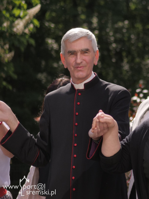 Po Mszy św. zatańczyli poloneza