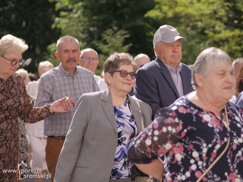 Po Mszy św. zatańczyli poloneza
