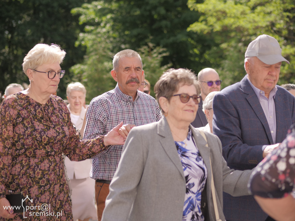 Po Mszy św. zatańczyli poloneza