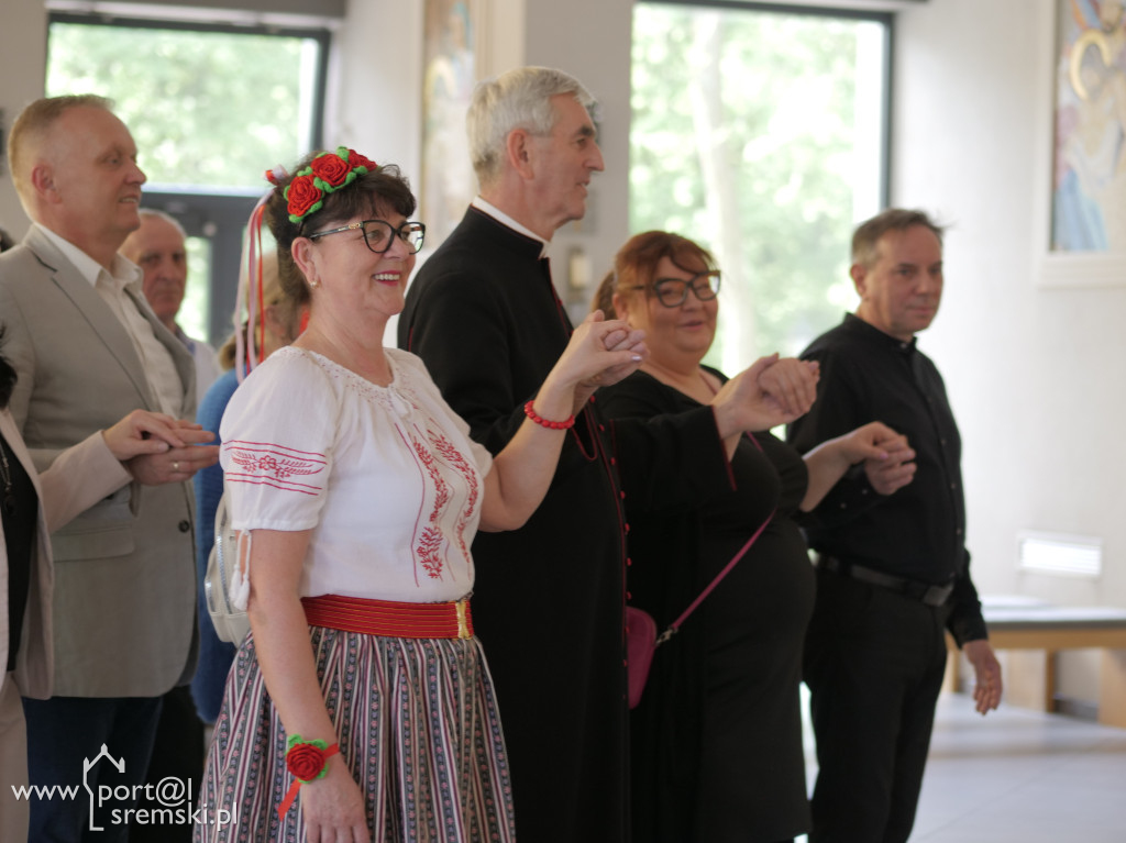Po Mszy św. zatańczyli poloneza