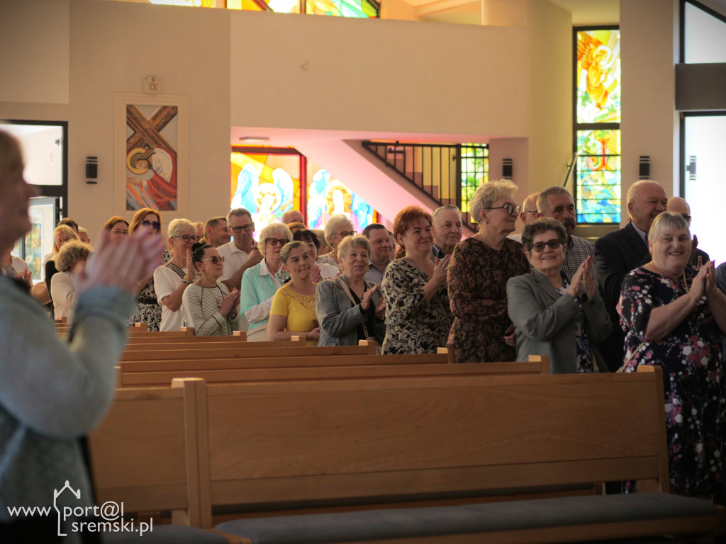 Po Mszy św. zatańczyli poloneza