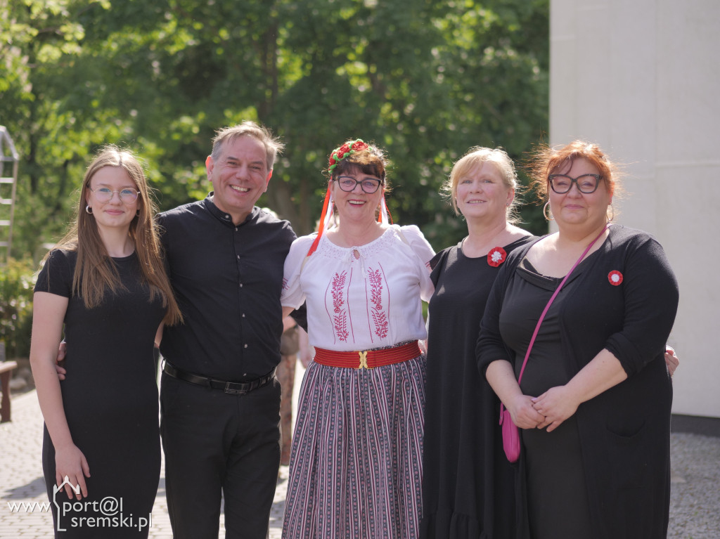 Po Mszy św. zatańczyli poloneza