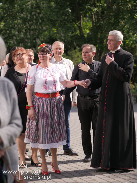 Po Mszy św. zatańczyli poloneza