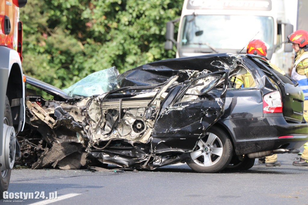 Koszmarny wypadek! Nie żyje kierowca