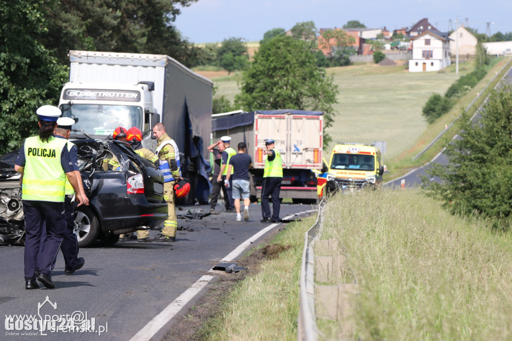 Koszmarny wypadek! Nie żyje kierowca