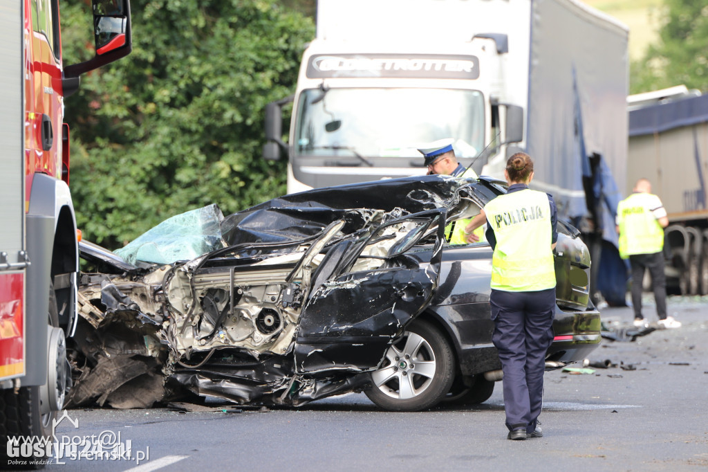 Koszmarny wypadek! Nie żyje kierowca