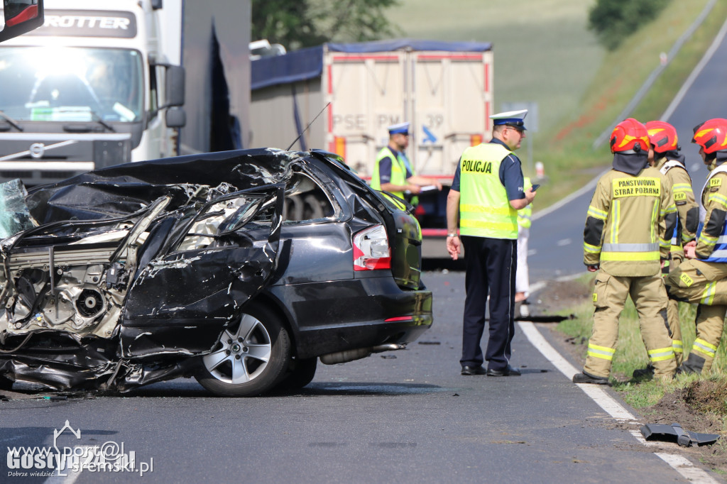 Koszmarny wypadek! Nie żyje kierowca