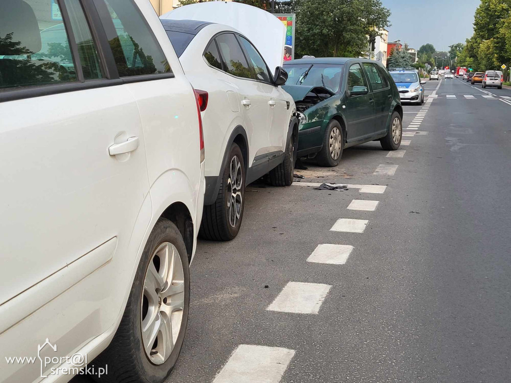 Zjechał na zaparkowane auta