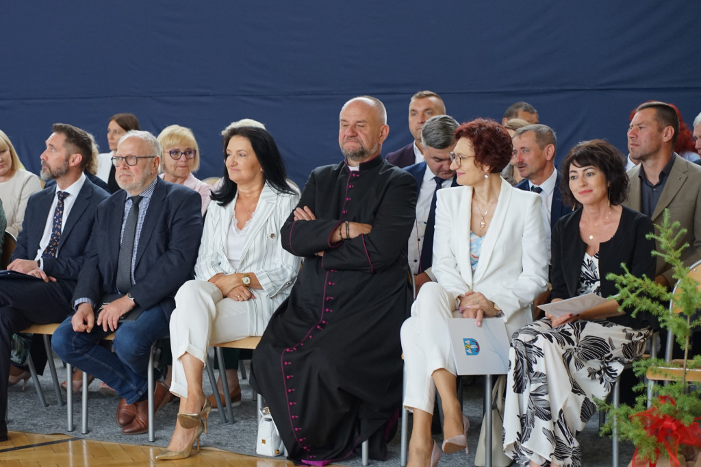 Nadanie sztandaru Szkoły Podstawowej w Bodzyniewie
