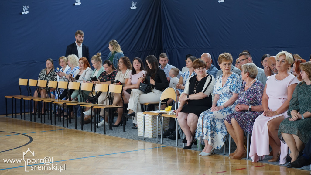 Nadanie sztandaru Szkoły Podstawowej w Bodzyniewie
