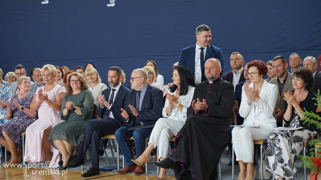 Nadanie sztandaru Szkoły Podstawowej w Bodzyniewie