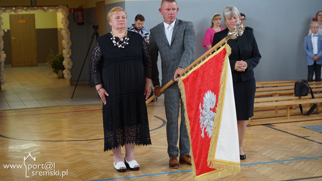 Nadanie sztandaru Szkoły Podstawowej w Bodzyniewie