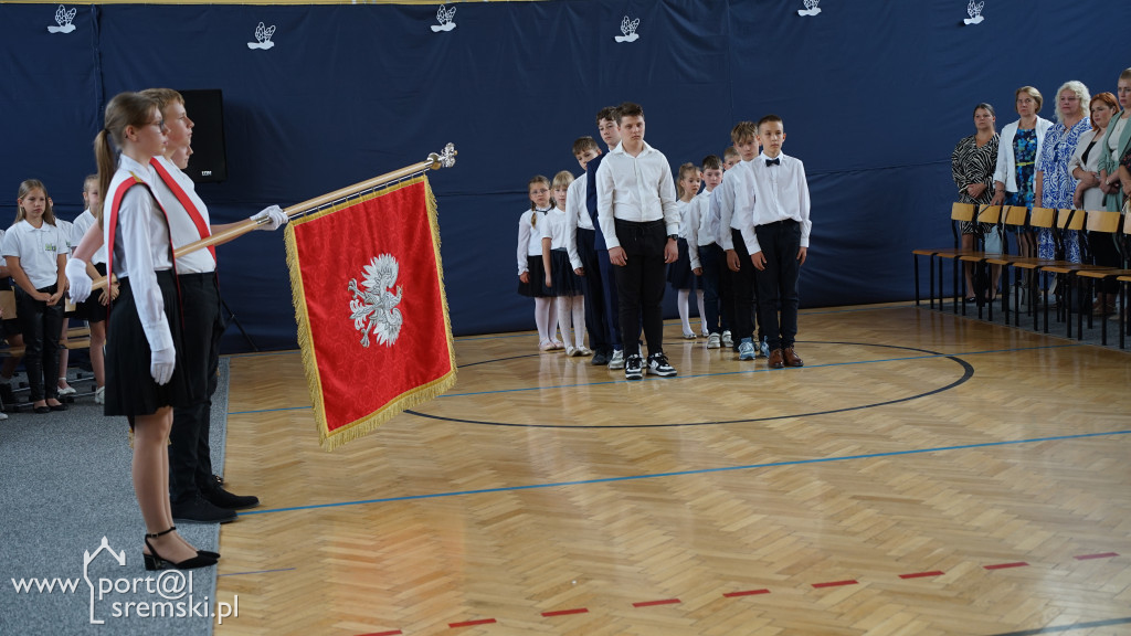Nadanie sztandaru Szkoły Podstawowej w Bodzyniewie