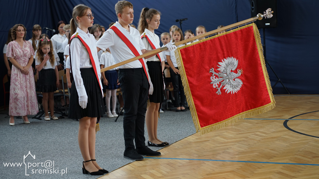 Nadanie sztandaru Szkoły Podstawowej w Bodzyniewie
