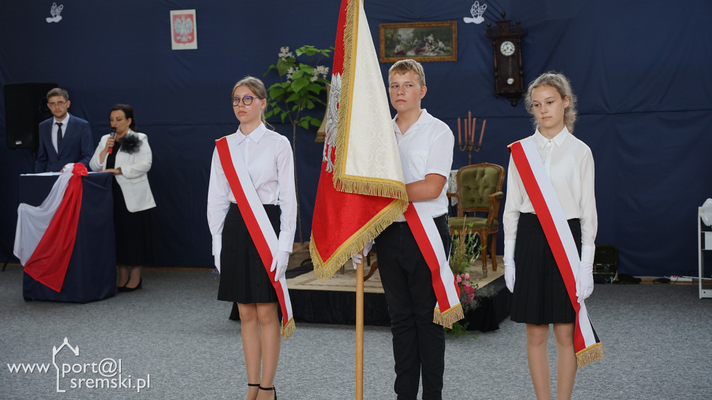Nadanie sztandaru Szkoły Podstawowej w Bodzyniewie