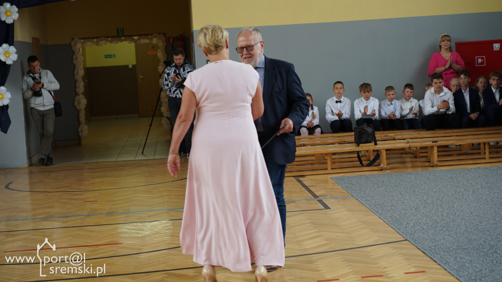 Nadanie sztandaru Szkoły Podstawowej w Bodzyniewie