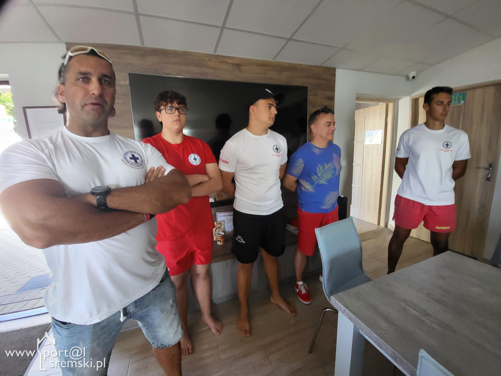 Motorowodniacy na jeziorze w Śremie