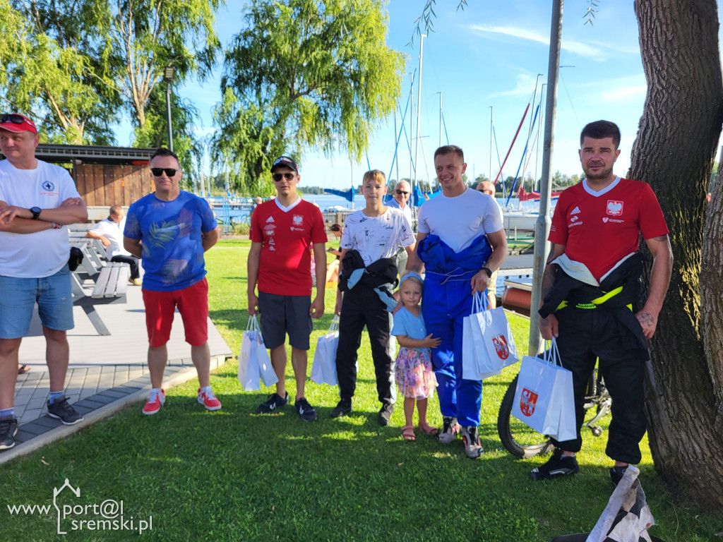 Motorowodniacy na jeziorze w Śremie