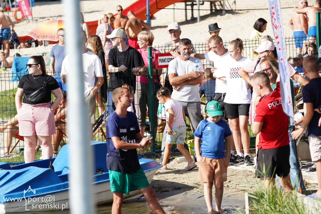 Motorowodniacy na jeziorze w Śremie
