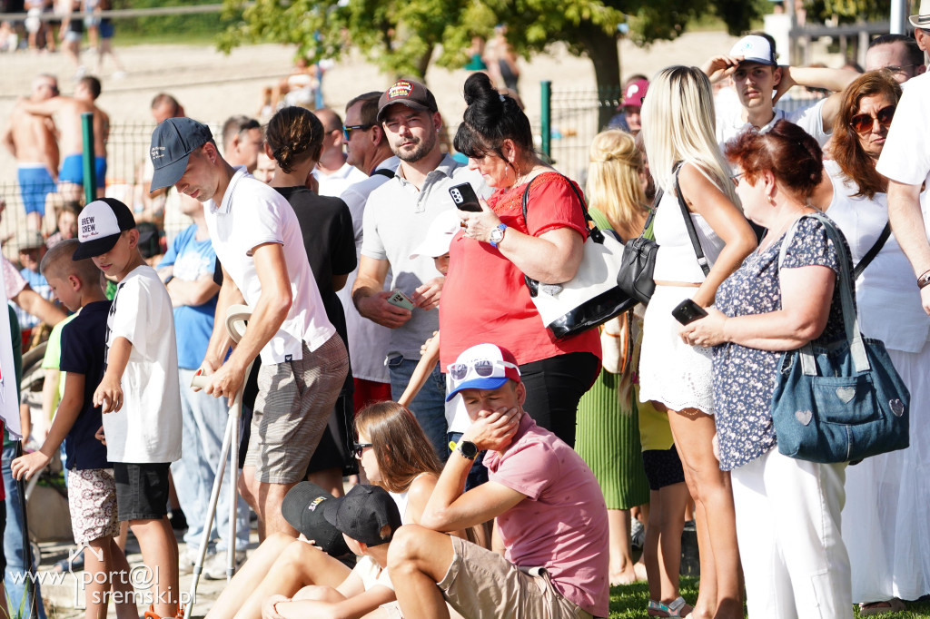 Motorowodniacy na jeziorze w Śremie