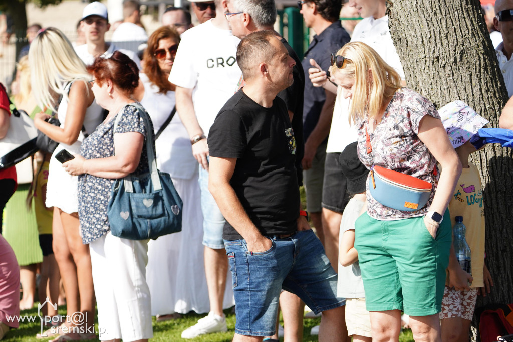 Motorowodniacy na jeziorze w Śremie