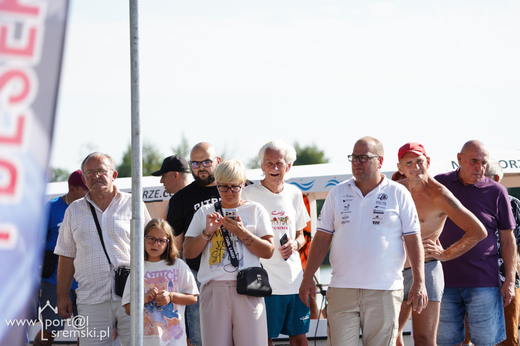 Motorowodniacy na jeziorze w Śremie