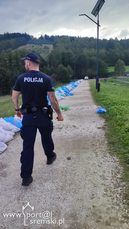 Śremscy policjanci pomagają w ochronie mienia na południu polski