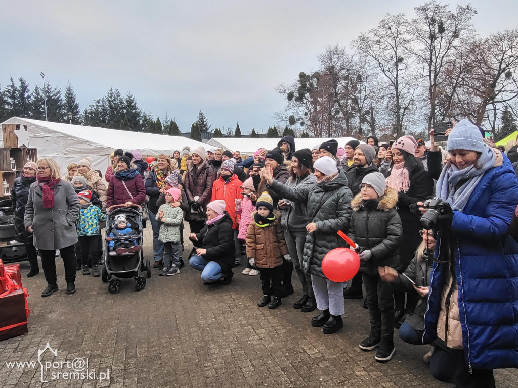 Kiermasz świąteczny w Książu Wlkp.