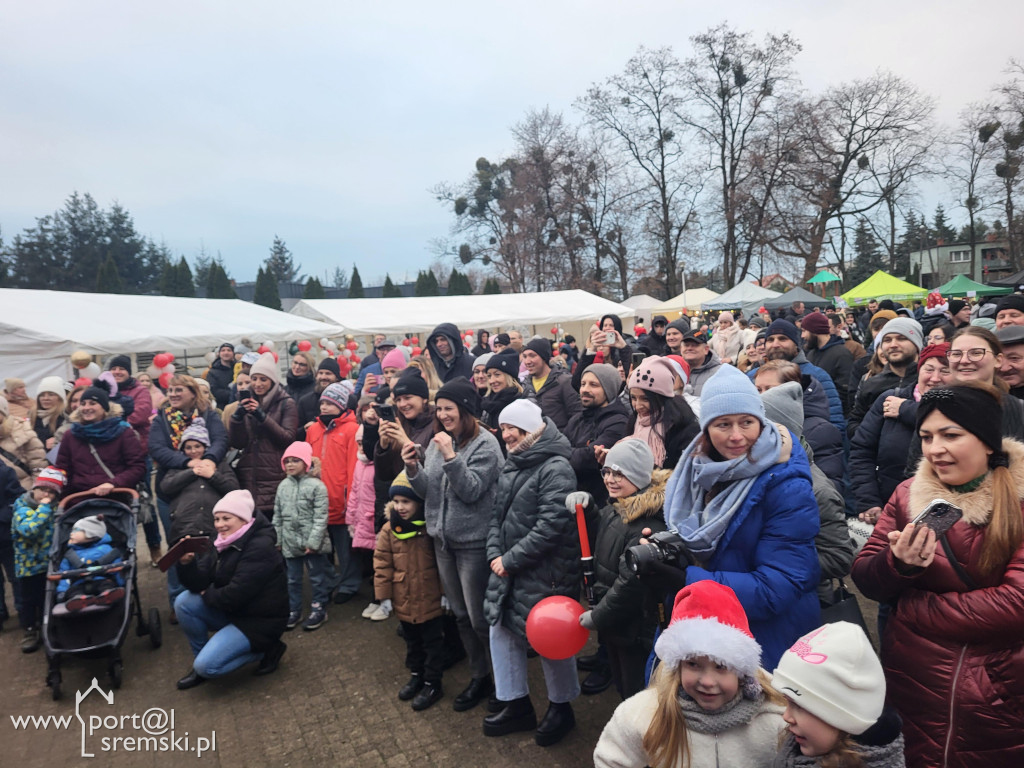 Kiermasz świąteczny w Książu Wlkp.