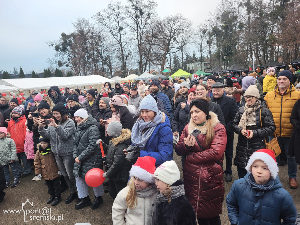 Kiermasz świąteczny w Książu Wlkp.