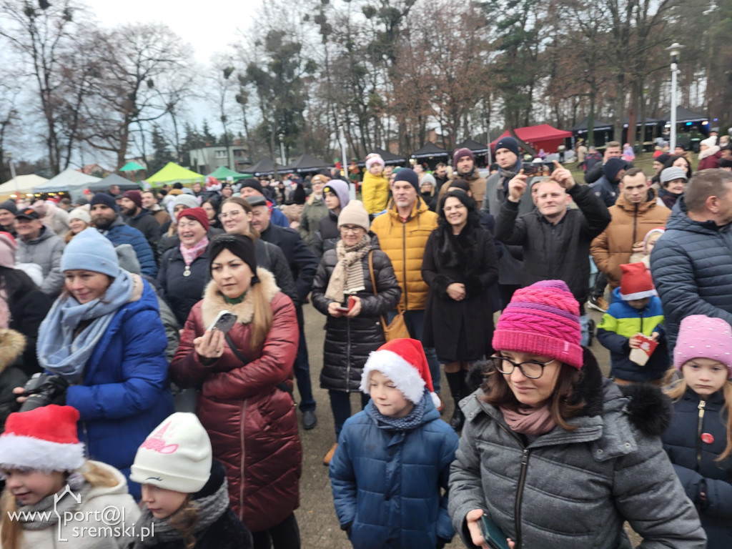 Kiermasz świąteczny w Książu Wlkp.