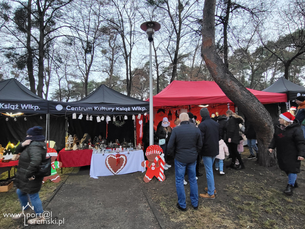 Kiermasz świąteczny w Książu Wlkp.