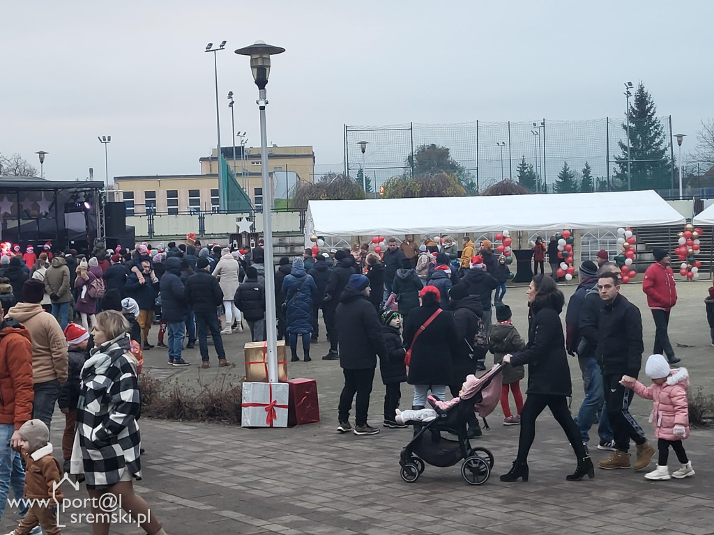 Kiermasz świąteczny w Książu Wlkp.