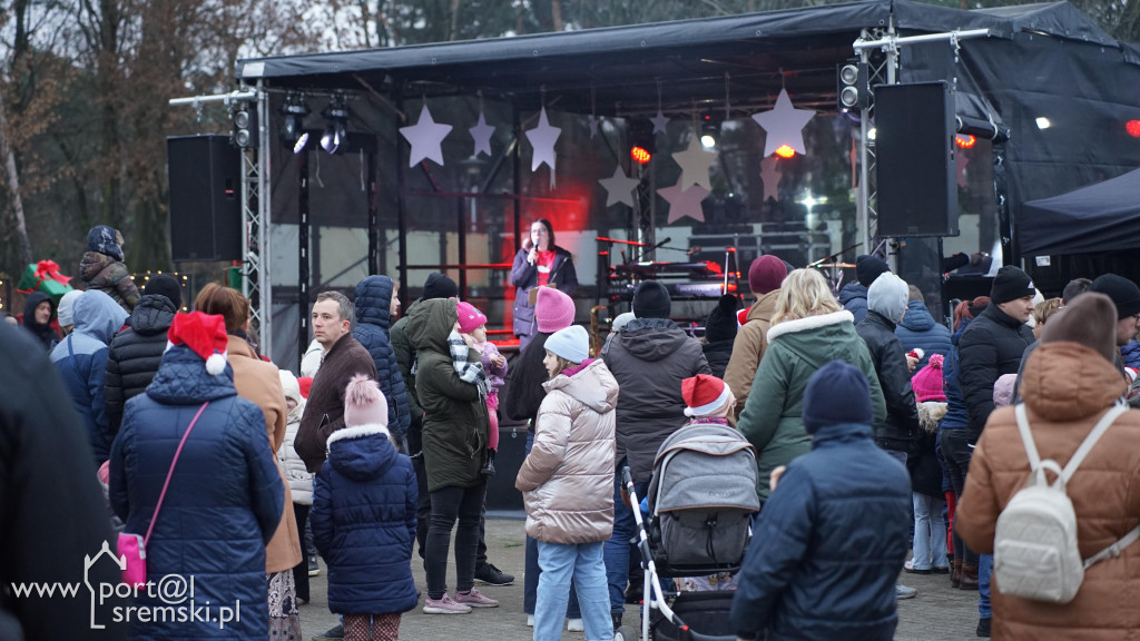 Kiermasz świąteczny w Książu Wlkp.