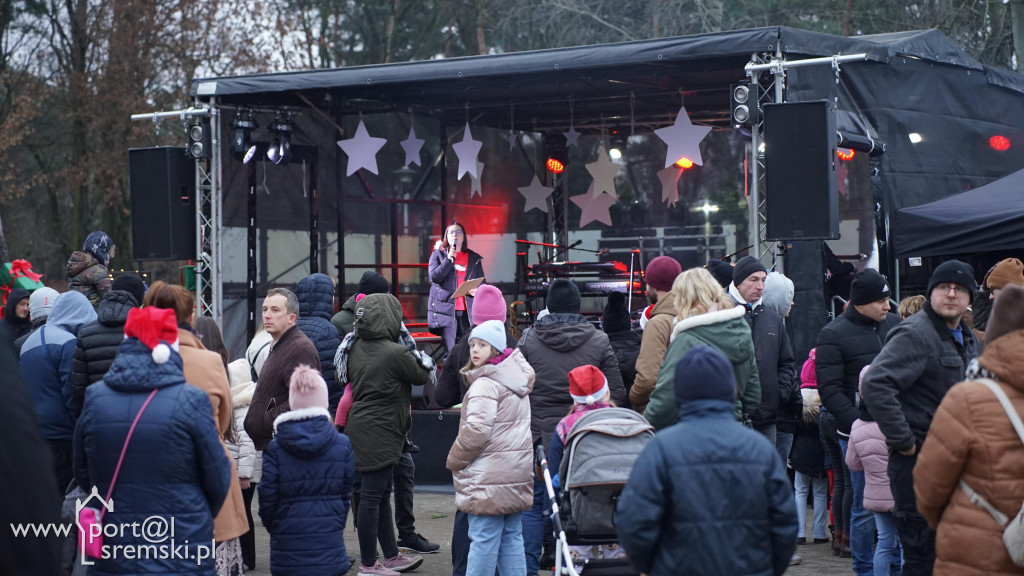 Kiermasz świąteczny w Książu Wlkp.