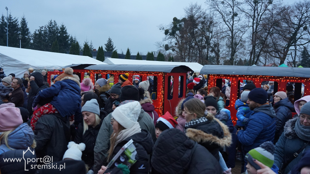 Kiermasz świąteczny w Książu Wlkp.