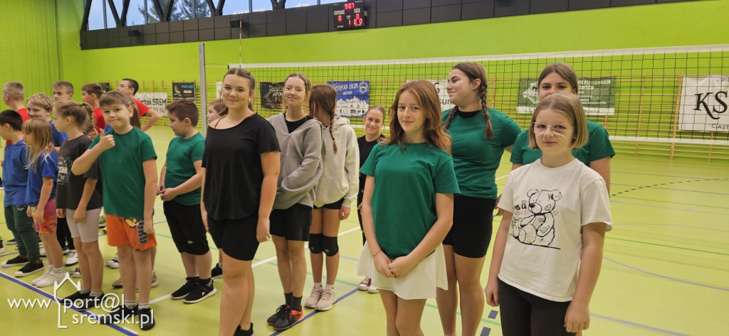  Mikołajkowe mistrzostwa w mini siatkówce – sportowa rywalizacja szkół z gminy Książ Wlkp.