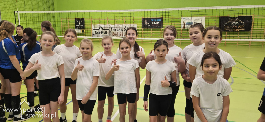  Mikołajkowe mistrzostwa w mini siatkówce – sportowa rywalizacja szkół z gminy Książ Wlkp.