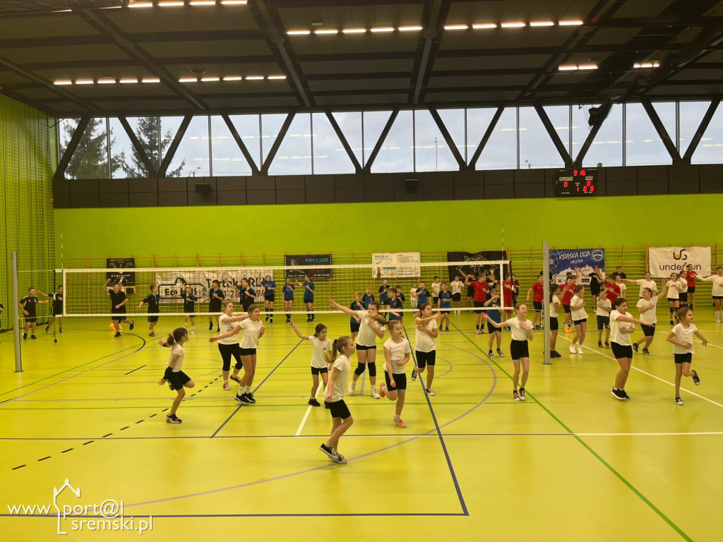  Mikołajkowe mistrzostwa w mini siatkówce – sportowa rywalizacja szkół z gminy Książ Wlkp.