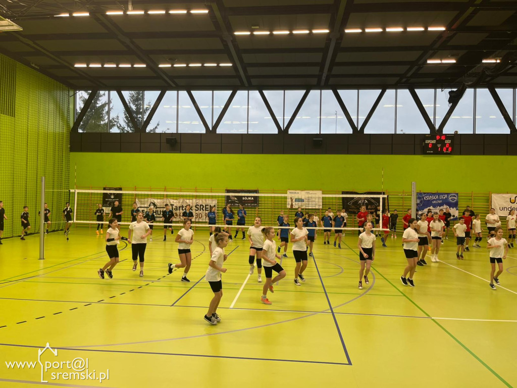  Mikołajkowe mistrzostwa w mini siatkówce – sportowa rywalizacja szkół z gminy Książ Wlkp.