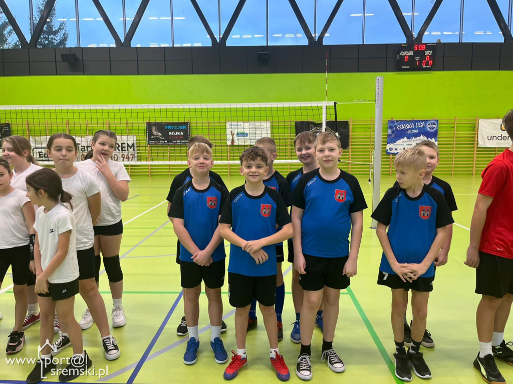  Mikołajkowe mistrzostwa w mini siatkówce – sportowa rywalizacja szkół z gminy Książ Wlkp.