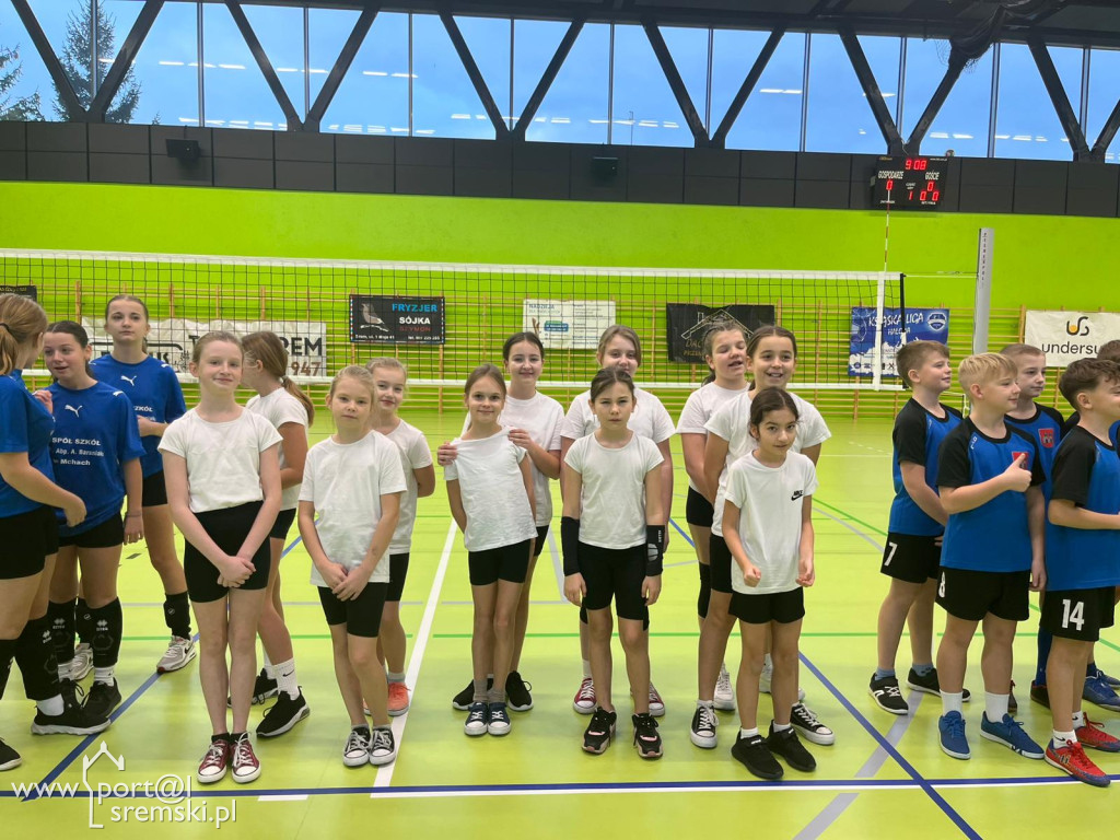  Mikołajkowe mistrzostwa w mini siatkówce – sportowa rywalizacja szkół z gminy Książ Wlkp.